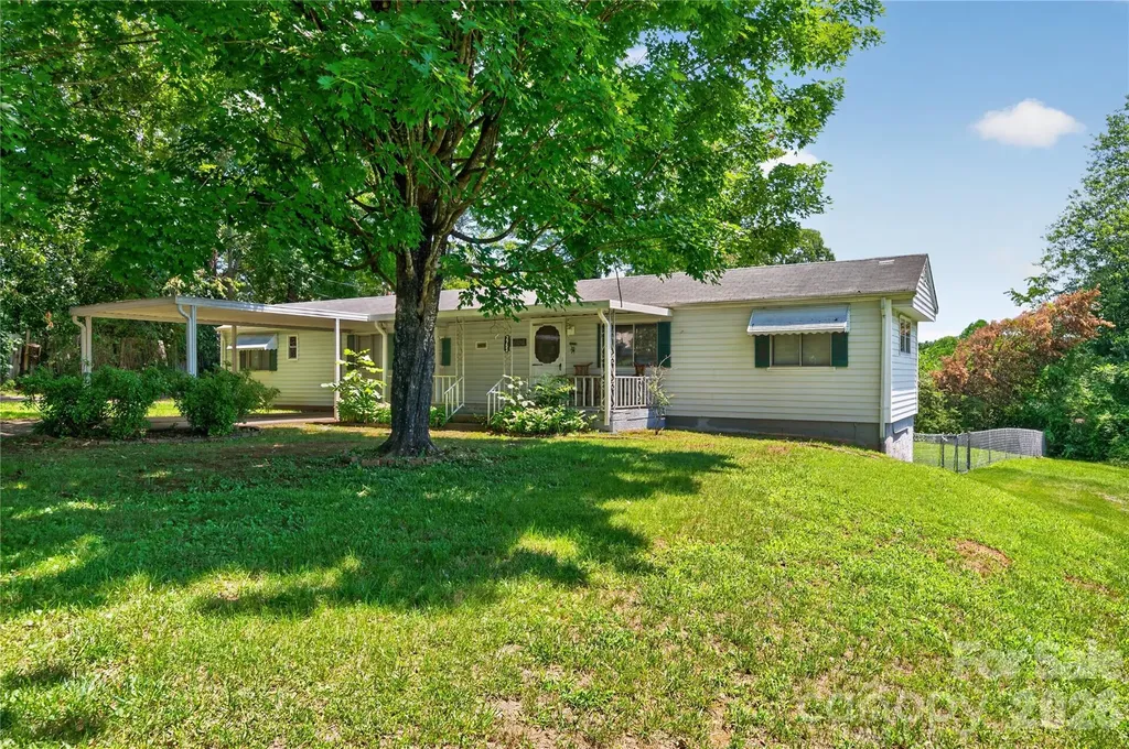 2753 Fairwood Drive Hudson NC 28638