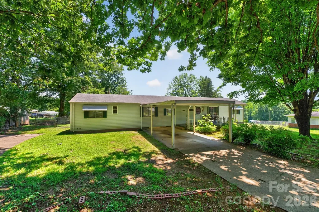 2753 Fairwood Drive Hudson NC 28638