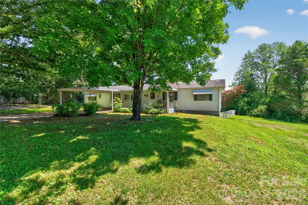 2753 Fairwood Drive Hudson NC 28638