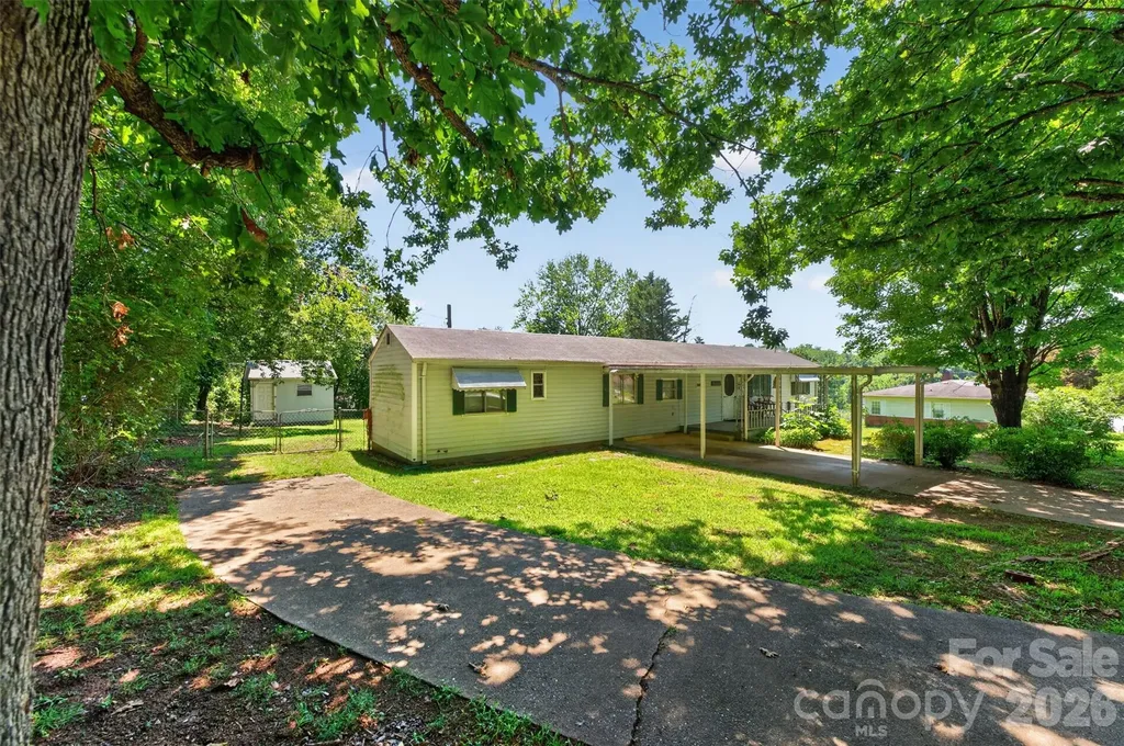 2753 Fairwood Drive Hudson NC 28638