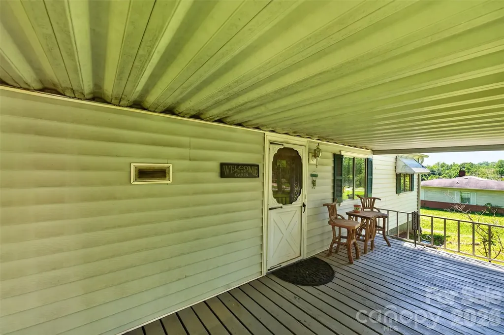 2753 Fairwood Drive Hudson NC 28638