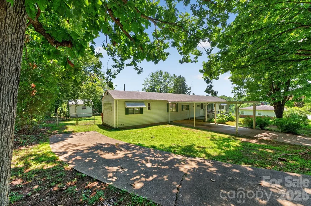 2753 Fairwood Drive Hudson NC 28638