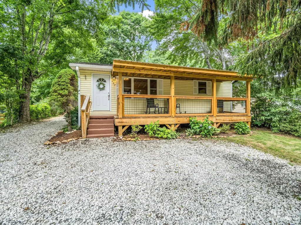 407 Hiawassee Avenue Black Mountain NC 28711