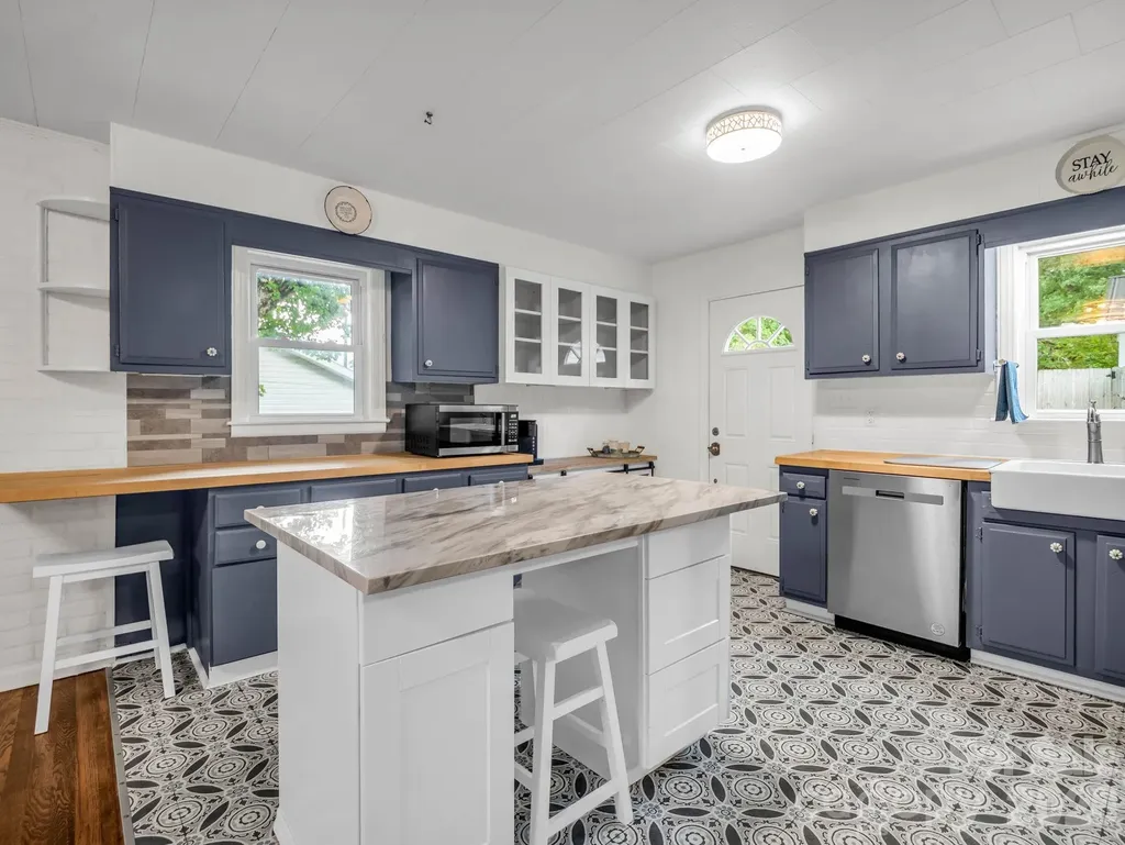407 Hiawassee Avenue Black Mountain NC 28711