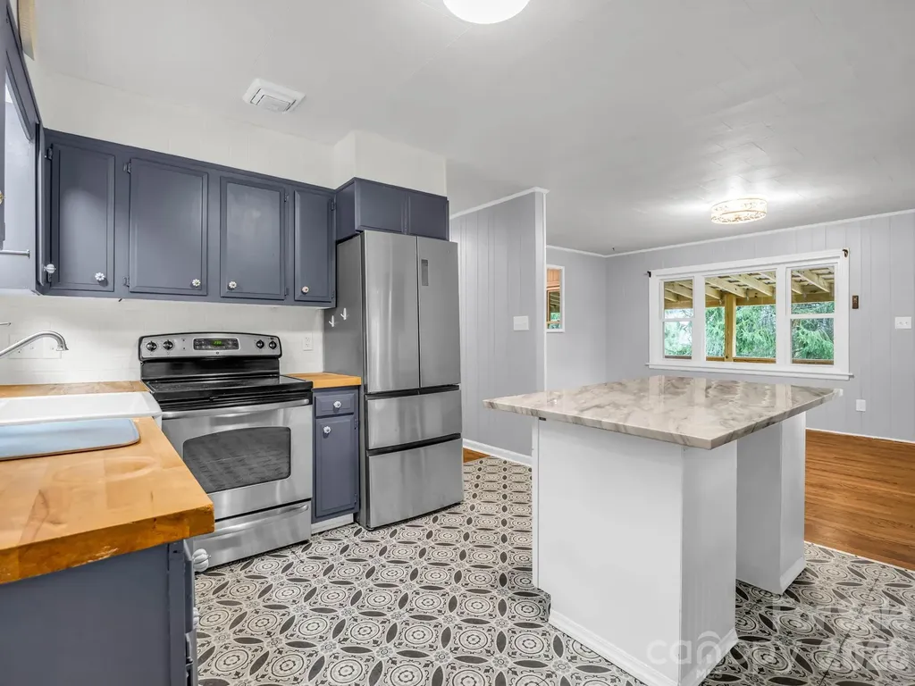 407 Hiawassee Avenue Black Mountain NC 28711