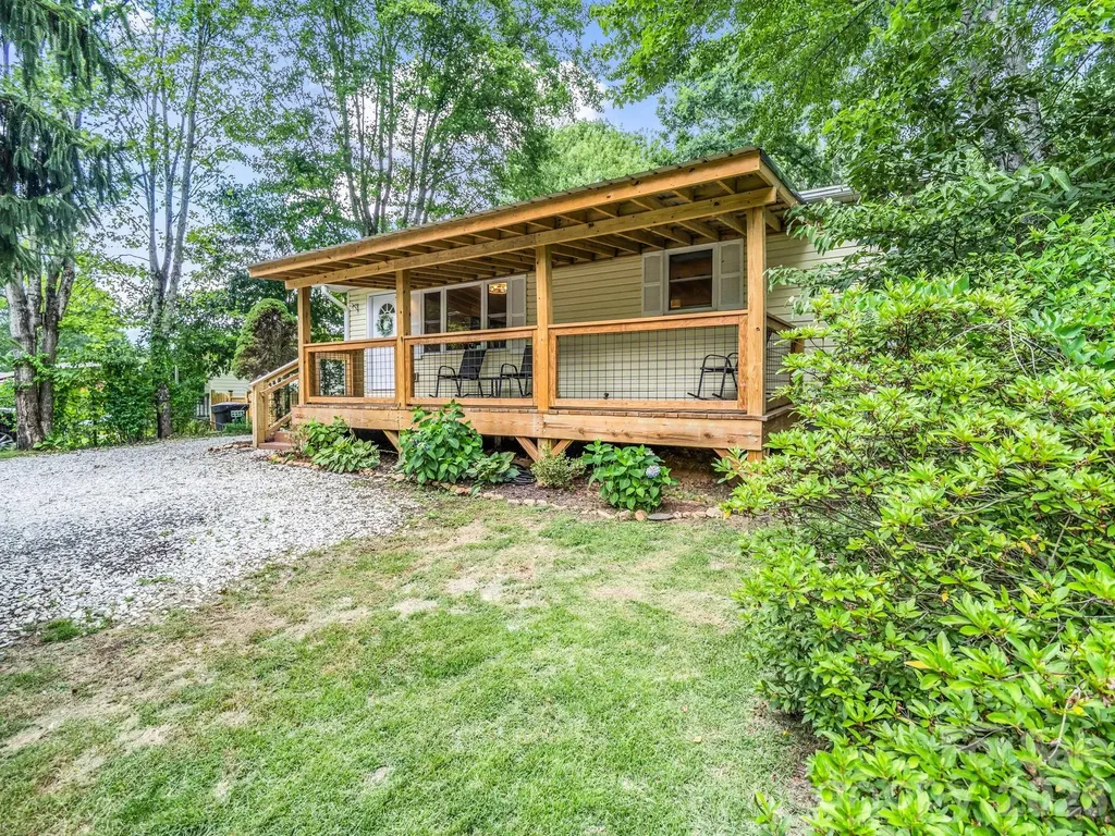 407 Hiawassee Avenue Black Mountain NC 28711