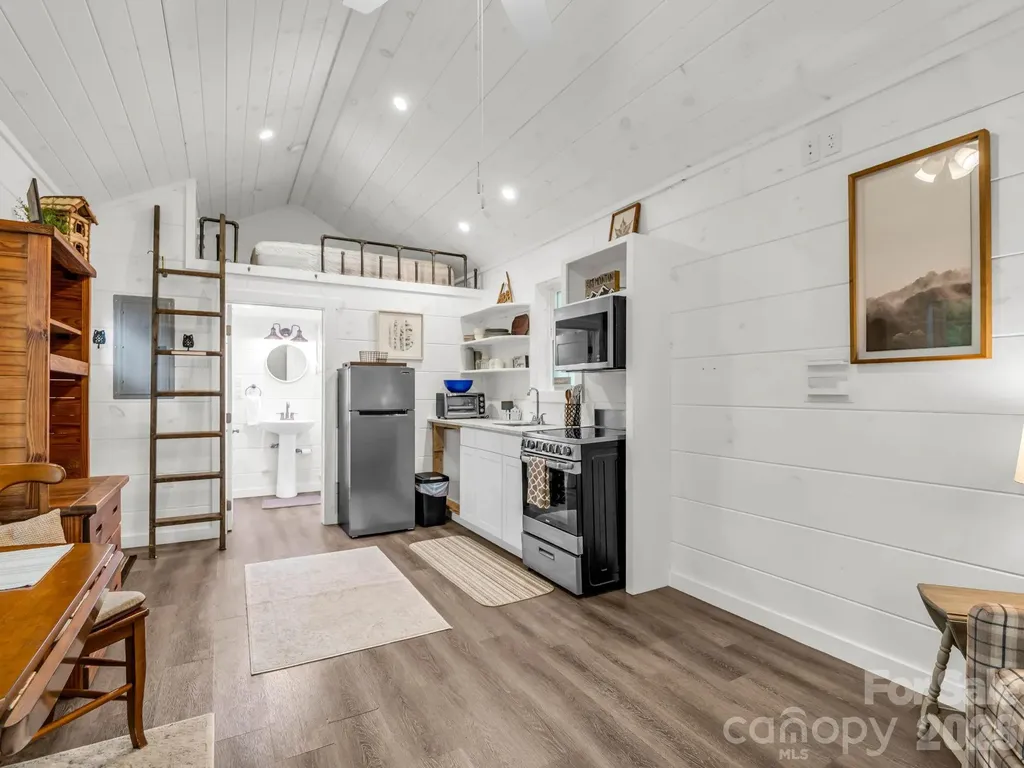 407 Hiawassee Avenue Black Mountain NC 28711