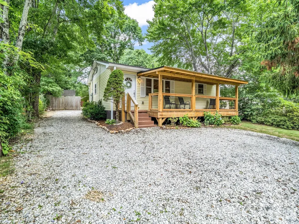 407 Hiawassee Avenue Black Mountain NC 28711
