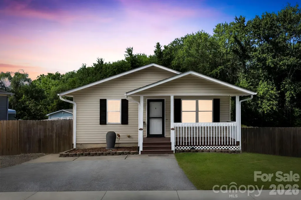 51 Kay Thomas Drive Hendersonville NC 28792