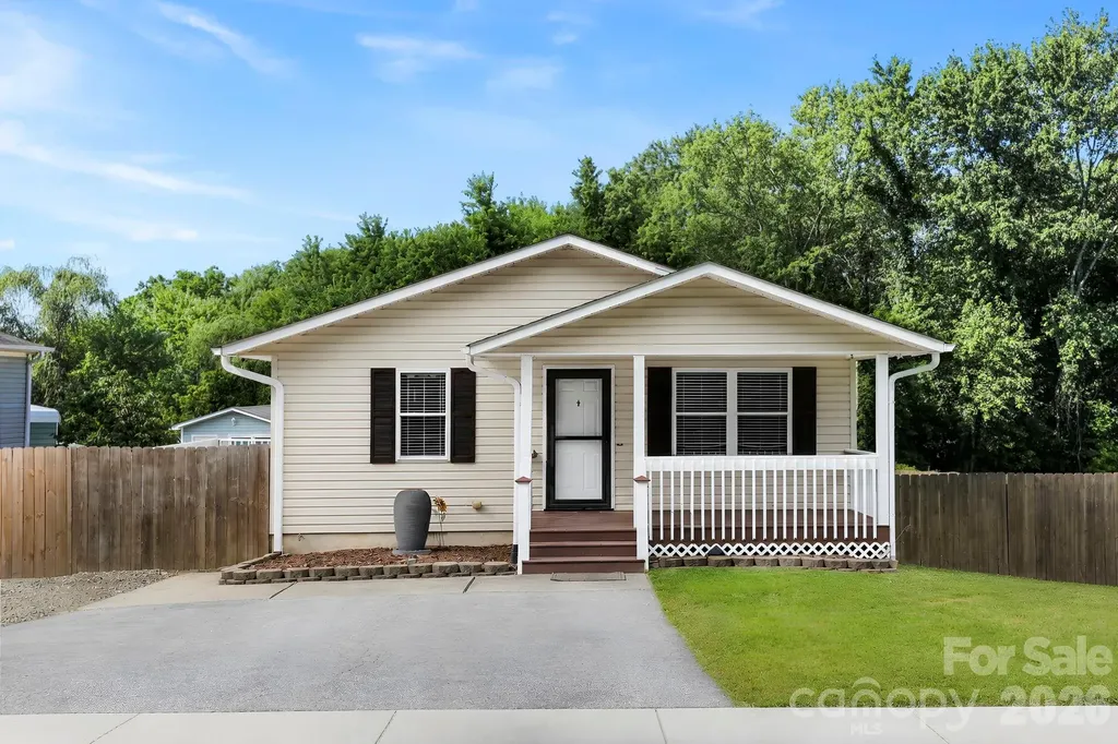 51 Kay Thomas Drive Hendersonville NC 28792