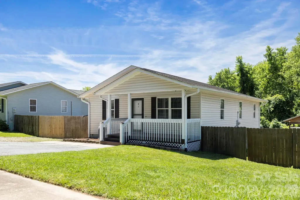 51 Kay Thomas Drive Hendersonville NC 28792