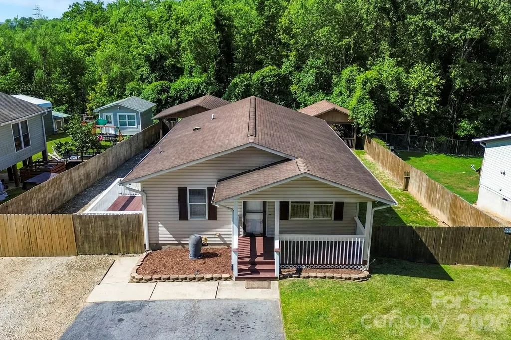 51 Kay Thomas Drive Hendersonville NC 28792