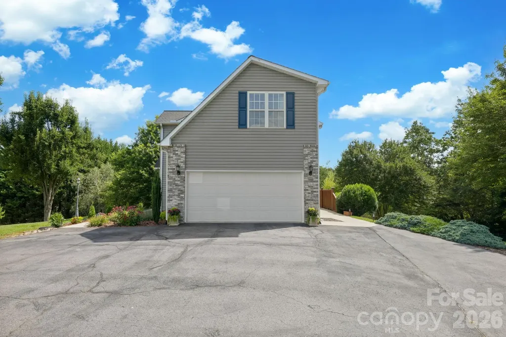20 Good Day Court Candler NC 28715