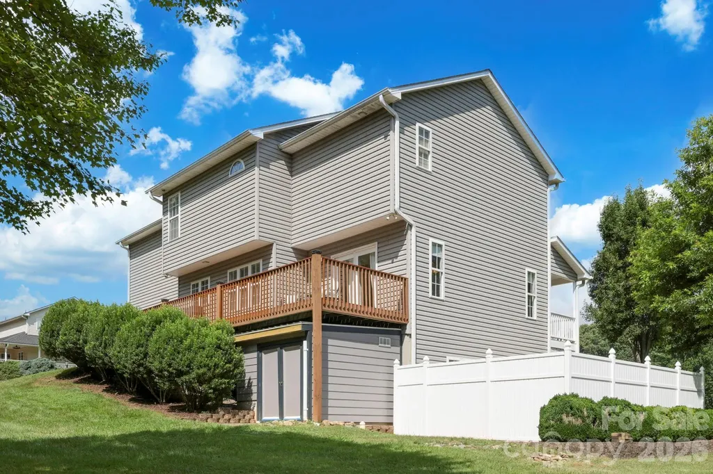 20 Good Day Court Candler NC 28715