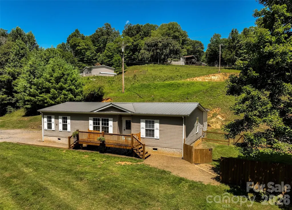 797 Pleasant Valley Road Burnsville NC 28714