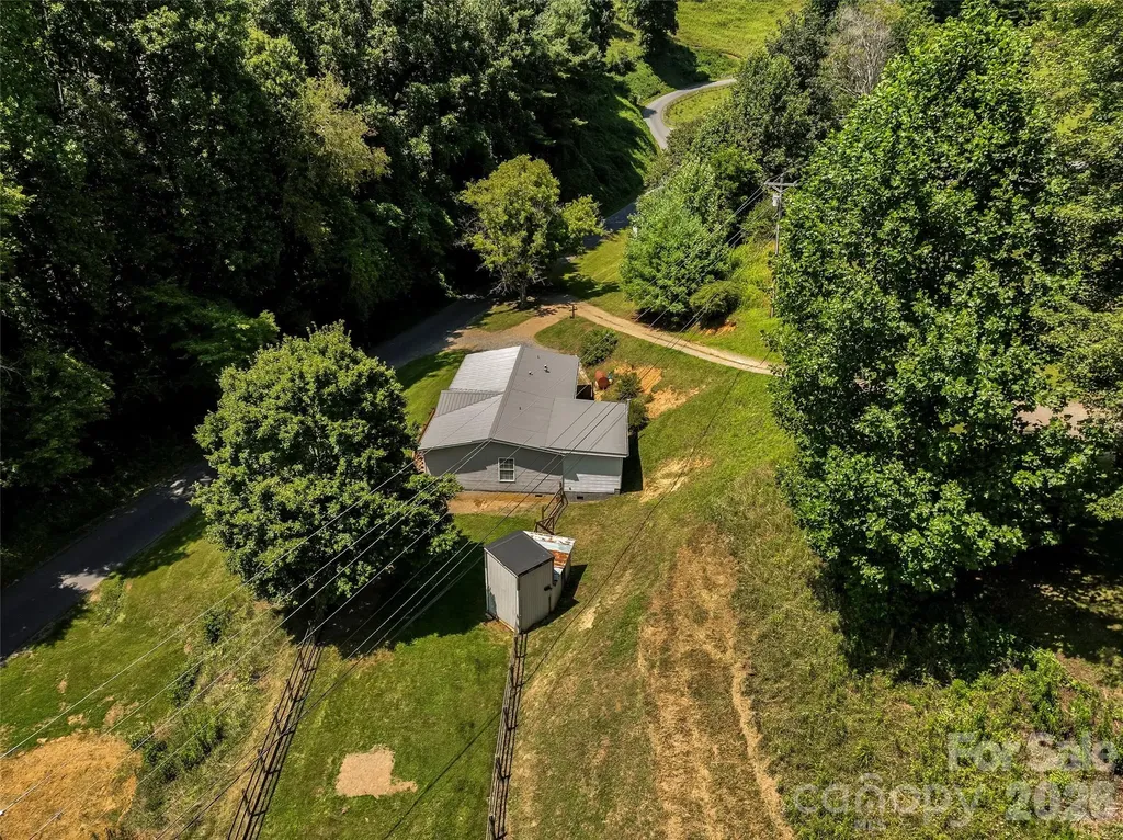 797 Pleasant Valley Road Burnsville NC 28714