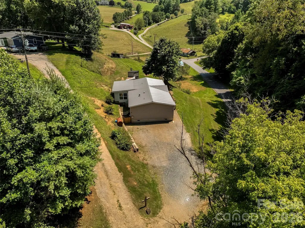 797 Pleasant Valley Road Burnsville NC 28714