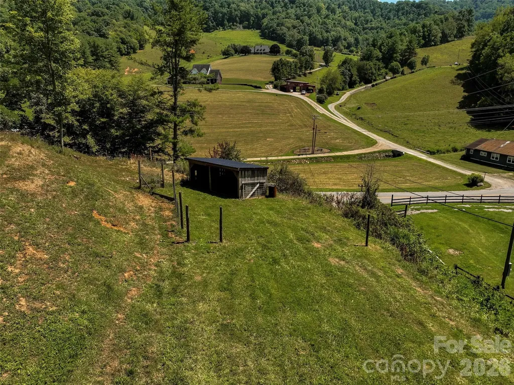 797 Pleasant Valley Road Burnsville NC 28714