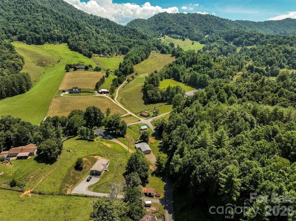 797 Pleasant Valley Road Burnsville NC 28714