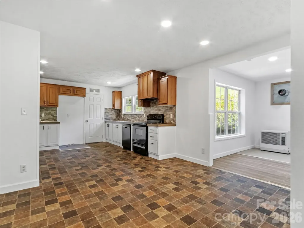 797 Pleasant Valley Road Burnsville NC 28714