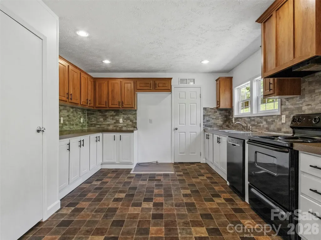 797 Pleasant Valley Road Burnsville NC 28714