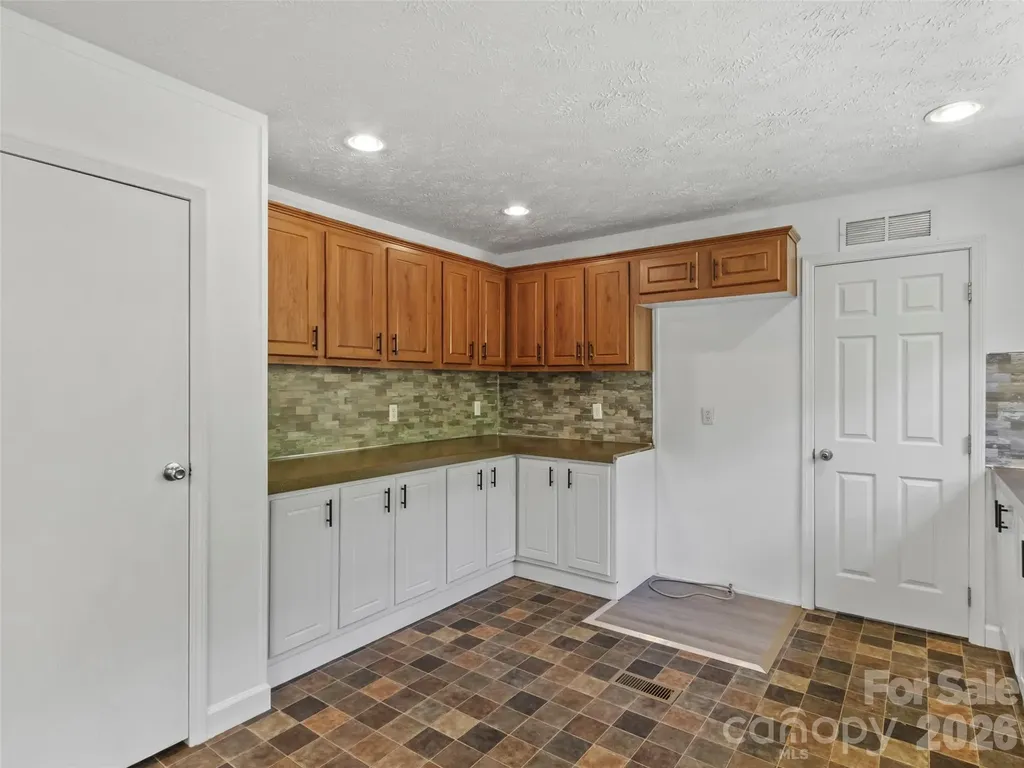797 Pleasant Valley Road Burnsville NC 28714