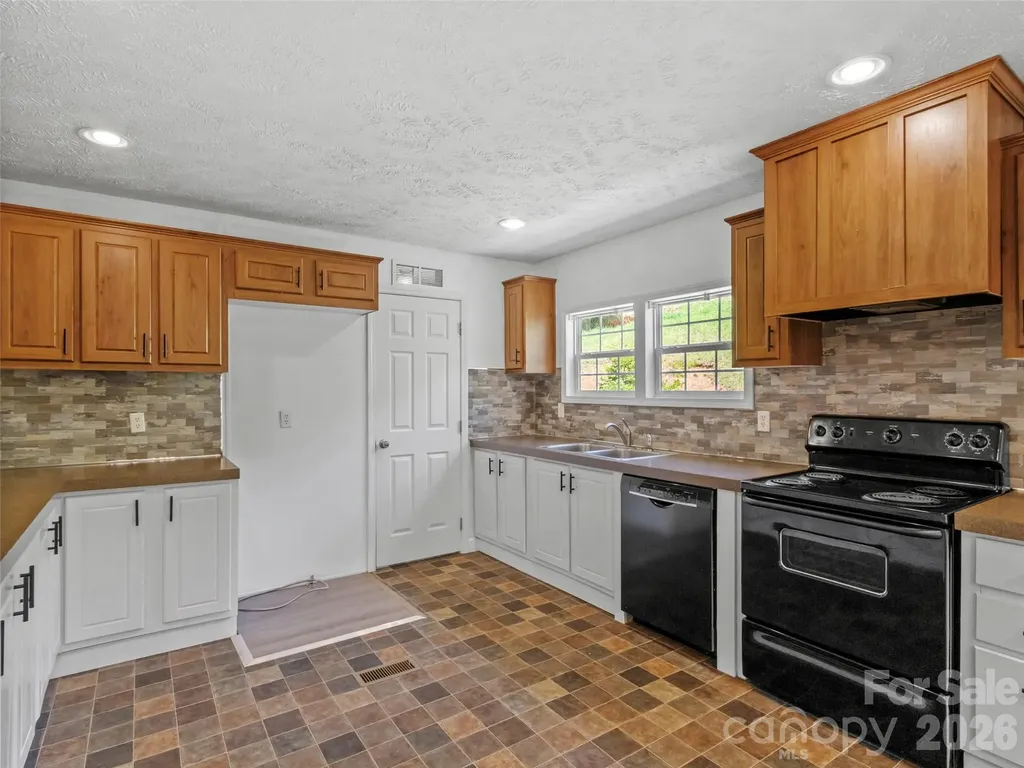 797 Pleasant Valley Road Burnsville NC 28714