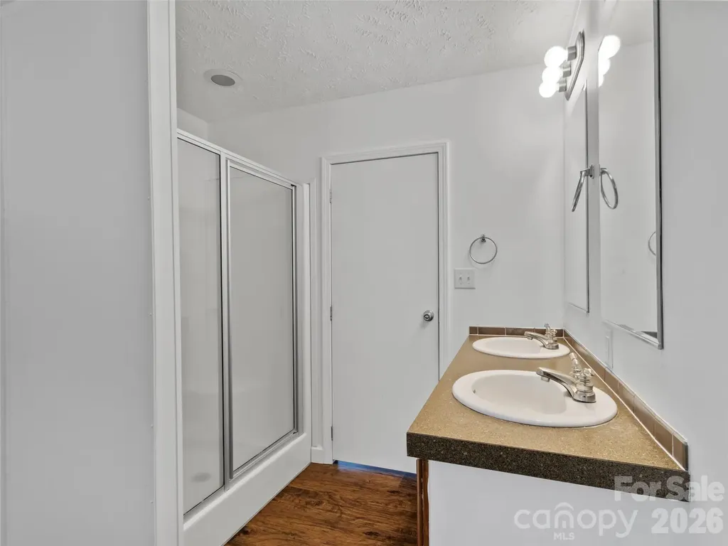 797 Pleasant Valley Road Burnsville NC 28714