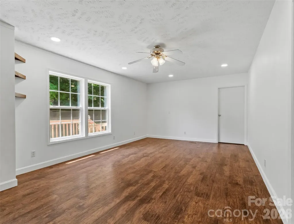 797 Pleasant Valley Road Burnsville NC 28714
