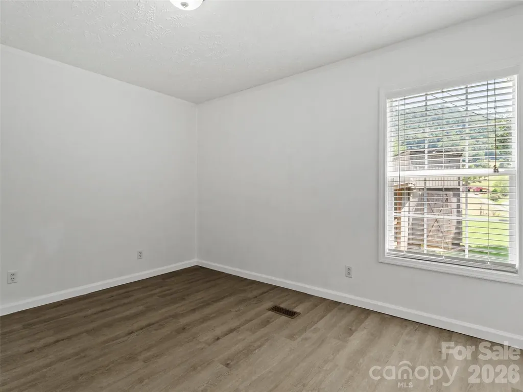 797 Pleasant Valley Road Burnsville NC 28714