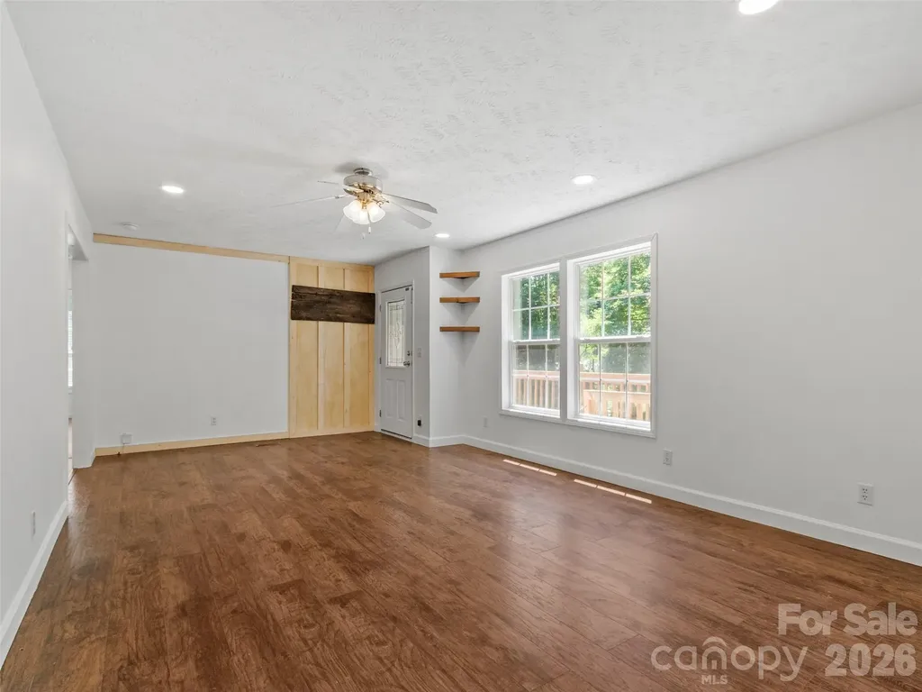 797 Pleasant Valley Road Burnsville NC 28714