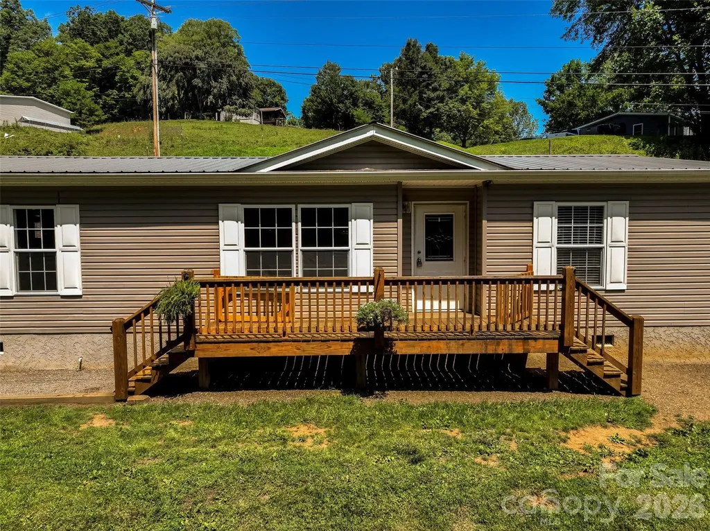 797 Pleasant Valley Road Burnsville NC 28714
