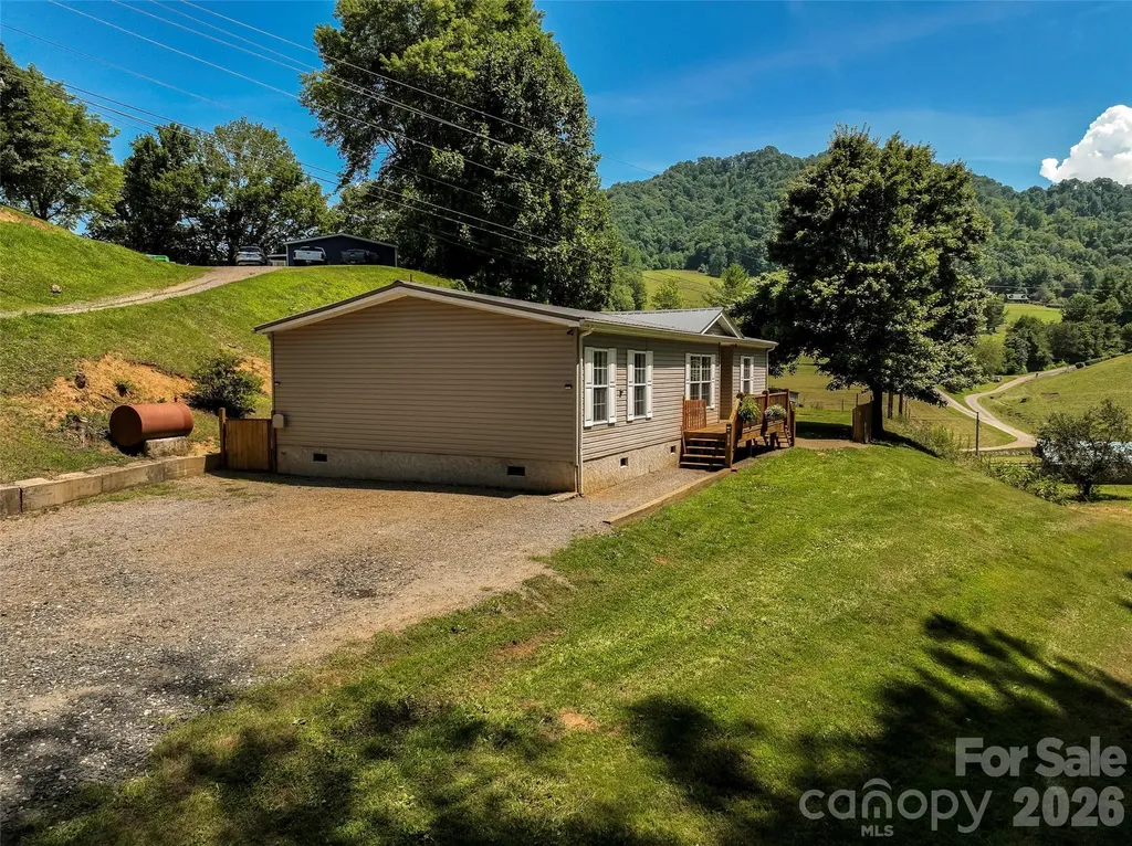 797 Pleasant Valley Road Burnsville NC 28714