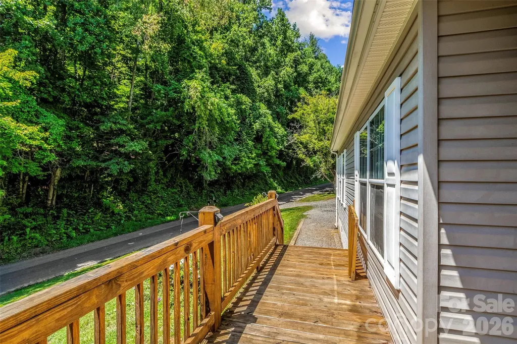 797 Pleasant Valley Road Burnsville NC 28714