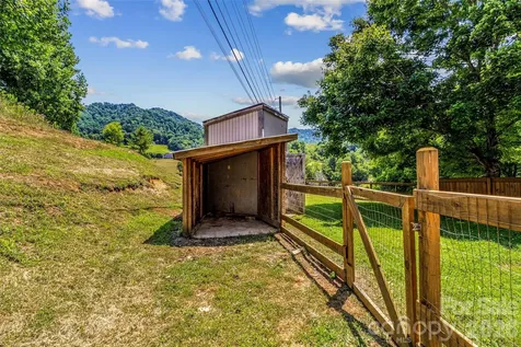 797 Pleasant Valley Road Burnsville NC 28714
