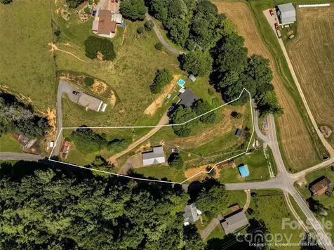 797 Pleasant Valley Road Burnsville NC 28714