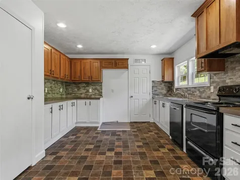 797 Pleasant Valley Road Burnsville NC 28714