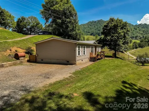 797 Pleasant Valley Road Burnsville NC 28714