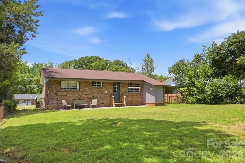 2521 Alleghany Street Charlotte NC 28208