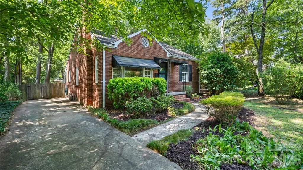 2126 Arnold Drive Charlotte NC 28205
