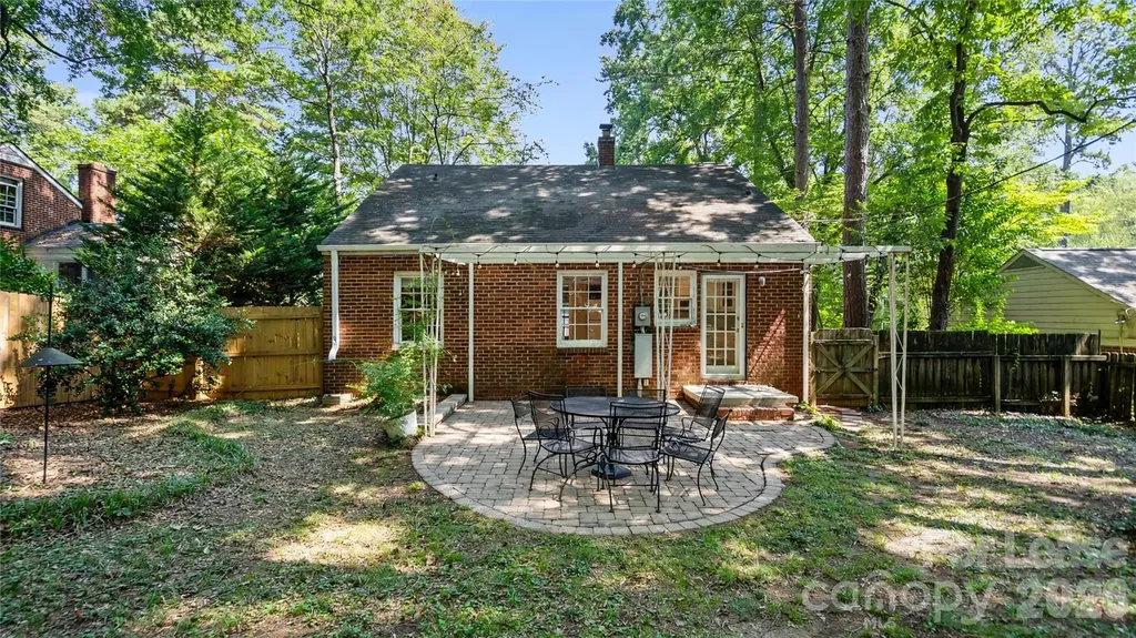 2126 Arnold Drive Charlotte NC 28205