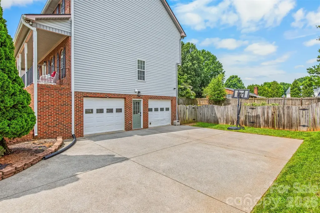 1005 Lisa Run Drive Kernersville NC 27284