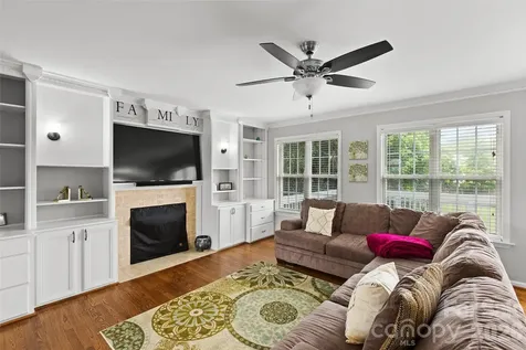 1005 Lisa Run Drive Kernersville NC 27284