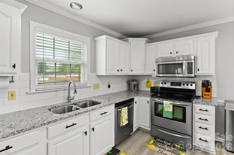 1005 Lisa Run Drive Kernersville NC 27284