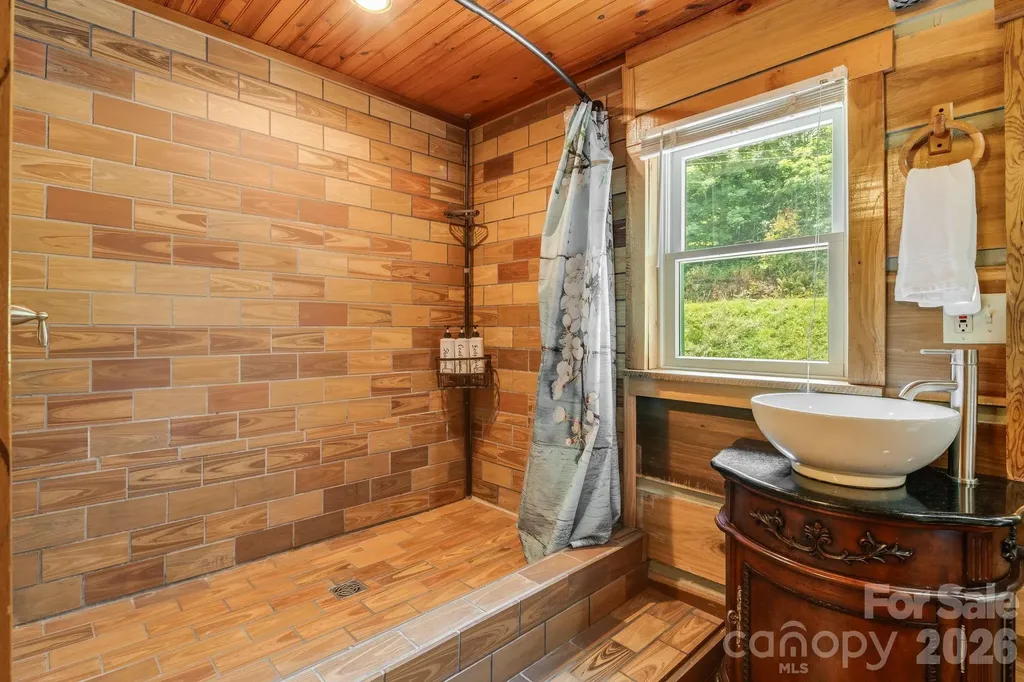 1185 Black Bear Drive Mars Hill NC 28754