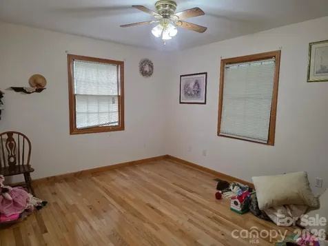 225 White Oak Road Burnsville NC 28714