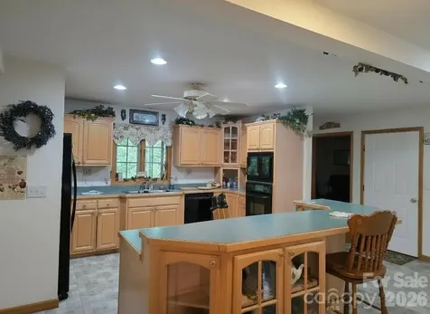 225 White Oak Road Burnsville NC 28714
