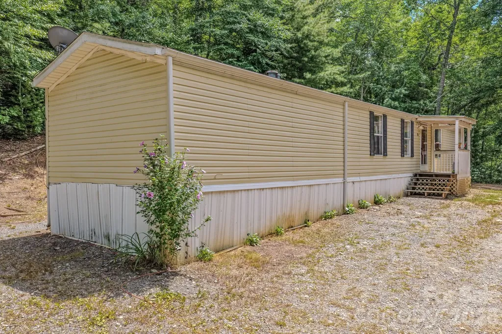 23 Tom Worley Road Leicester NC 28748