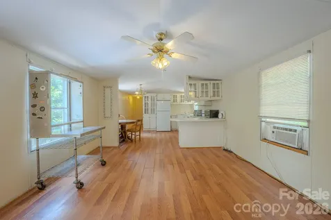 23 Tom Worley Road Leicester NC 28748