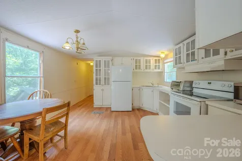 23 Tom Worley Road Leicester NC 28748